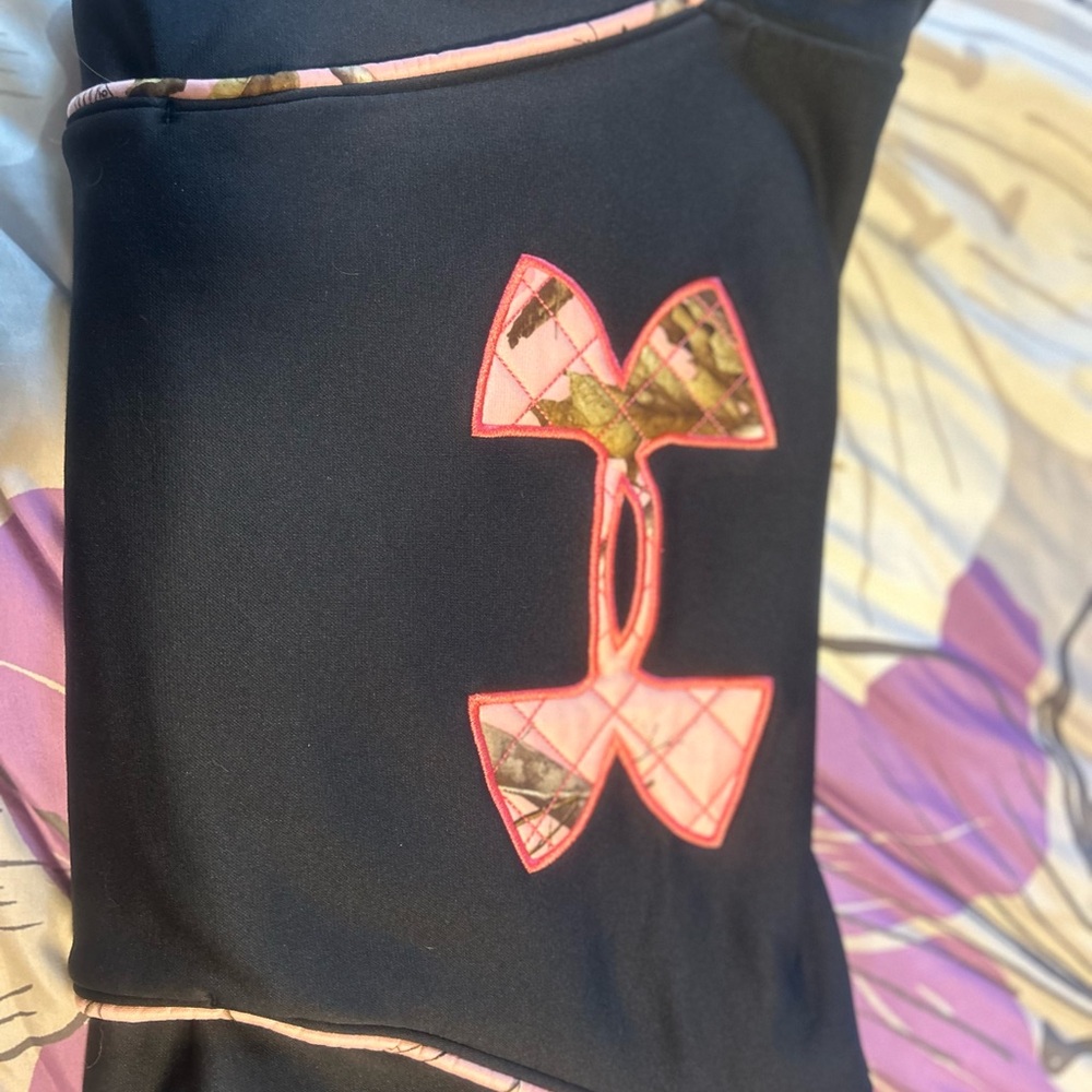 Medium Ladies camo UA hoodie